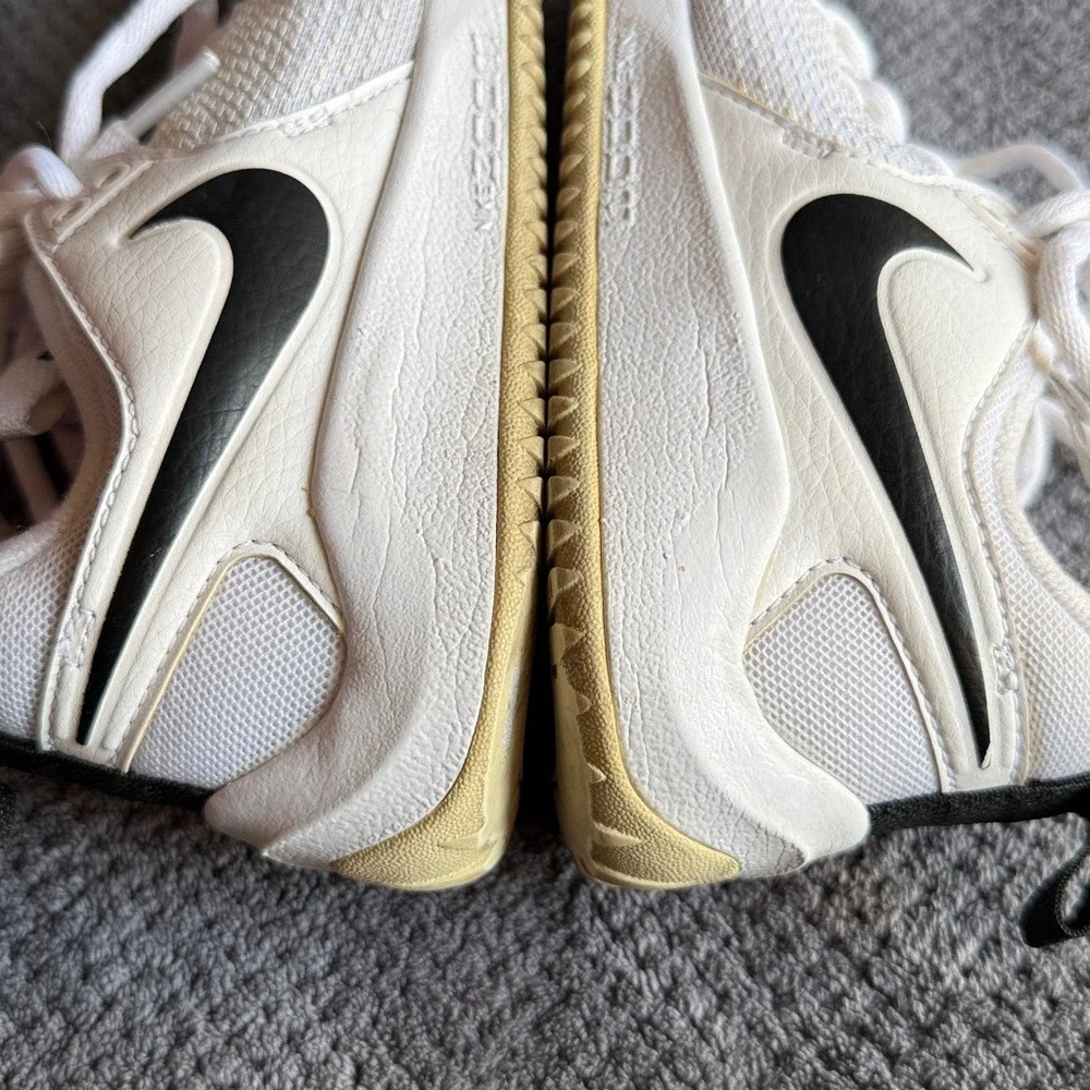 Nike Zoom Hyperspeed Court Volleyball Shoes White Black‎ Womans sz 5